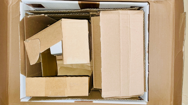 Verschachtelt: Der 25. Februar ist Schachtelsatz-Tag in Deutschand. Das Bild zeigt ineinander verschachtelte Kartons verschiedener Größen.