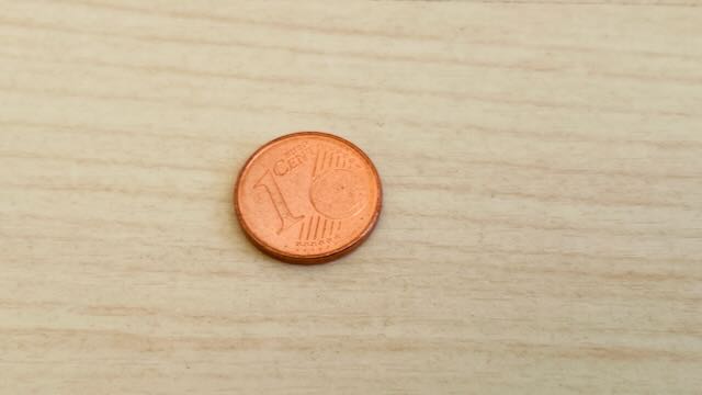 1-Cent-Münze als Symbol und Glücksbringer im Prüfungs-Survival-Kit